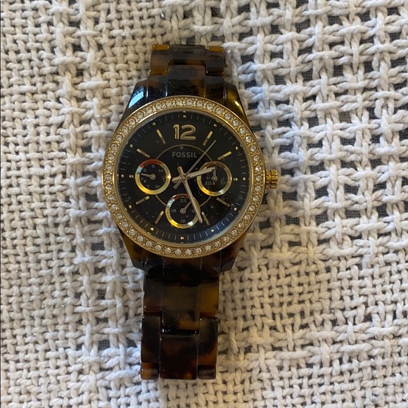 Fossil tortoise shell watch. - Picture 1 of 3
